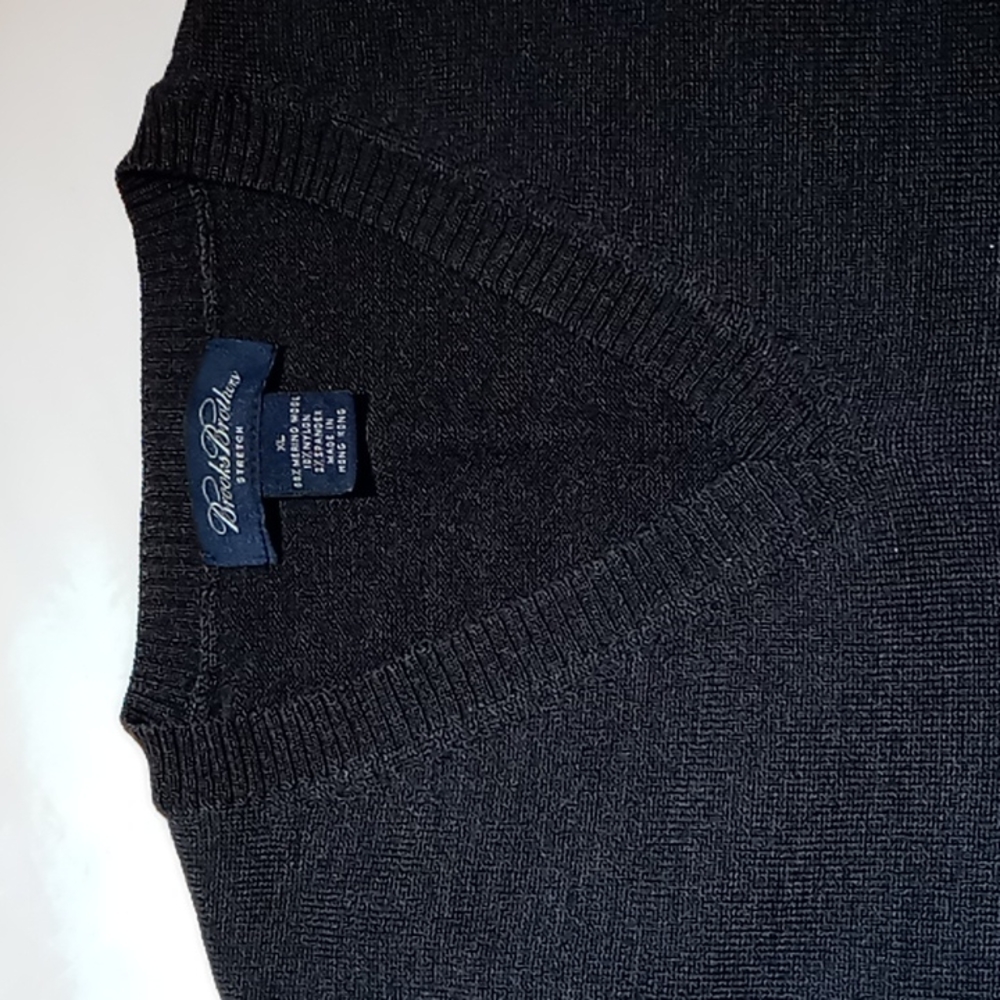 Brooks Brothers Wool Blend V-neck Sweater, mens size XL